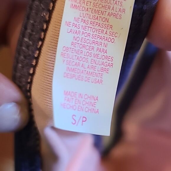 Victoria secret womens purple halter style swim suit top with gathered middle - Picture 5 of 5